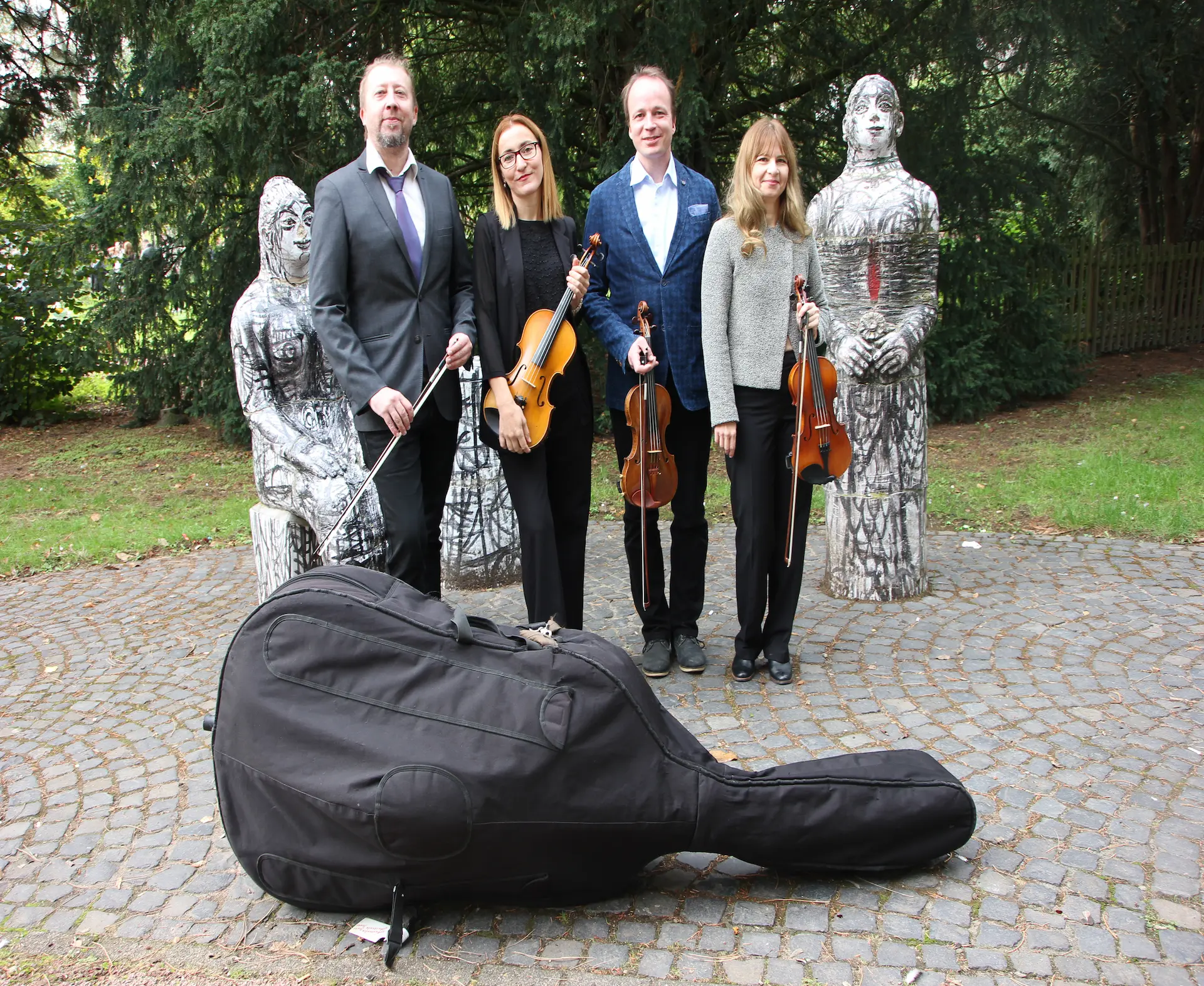 Musica Viva Streichquartett bei einer Gartenhochzeit im Grünen